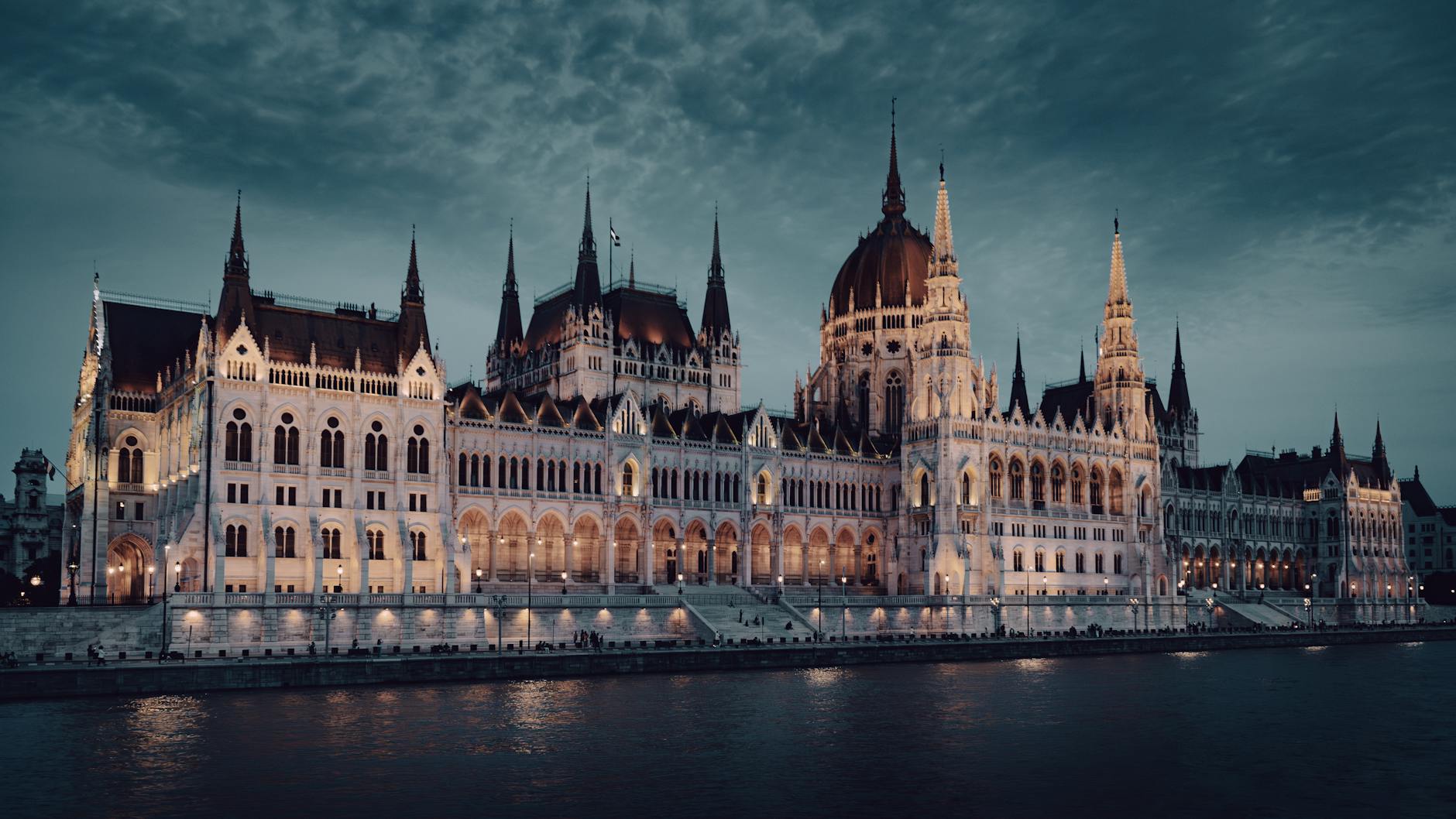 hungarian parliament building at dusk